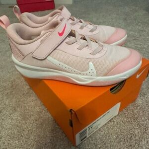 Girls Youth Sz 2 Basketball Shoes VGUC